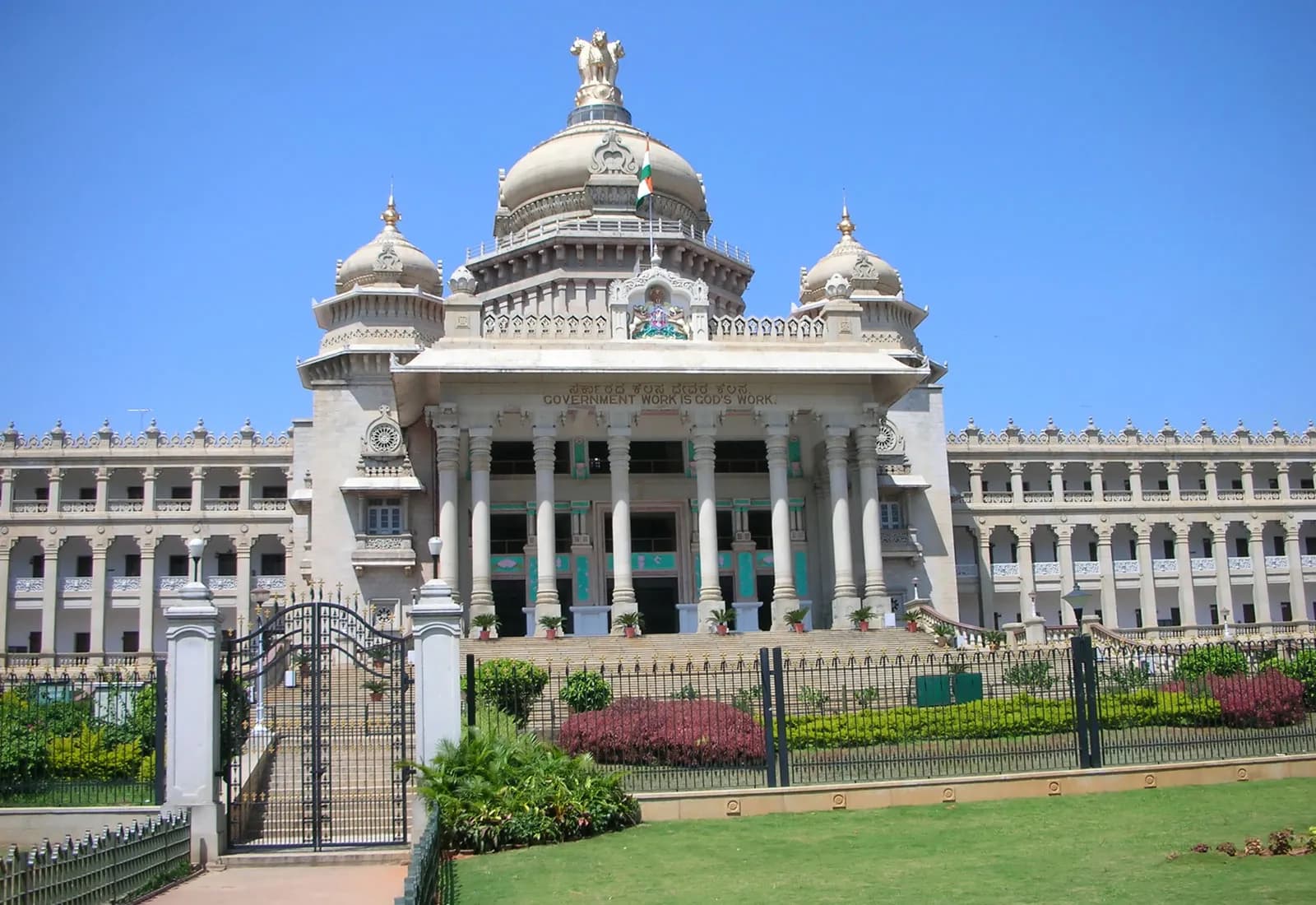 Karnataka CM's Sit-In Protest Outside CEO's Office in Bengaluru Over Alleged Deletion of 4.5 Lakh Voters, Demands FIR