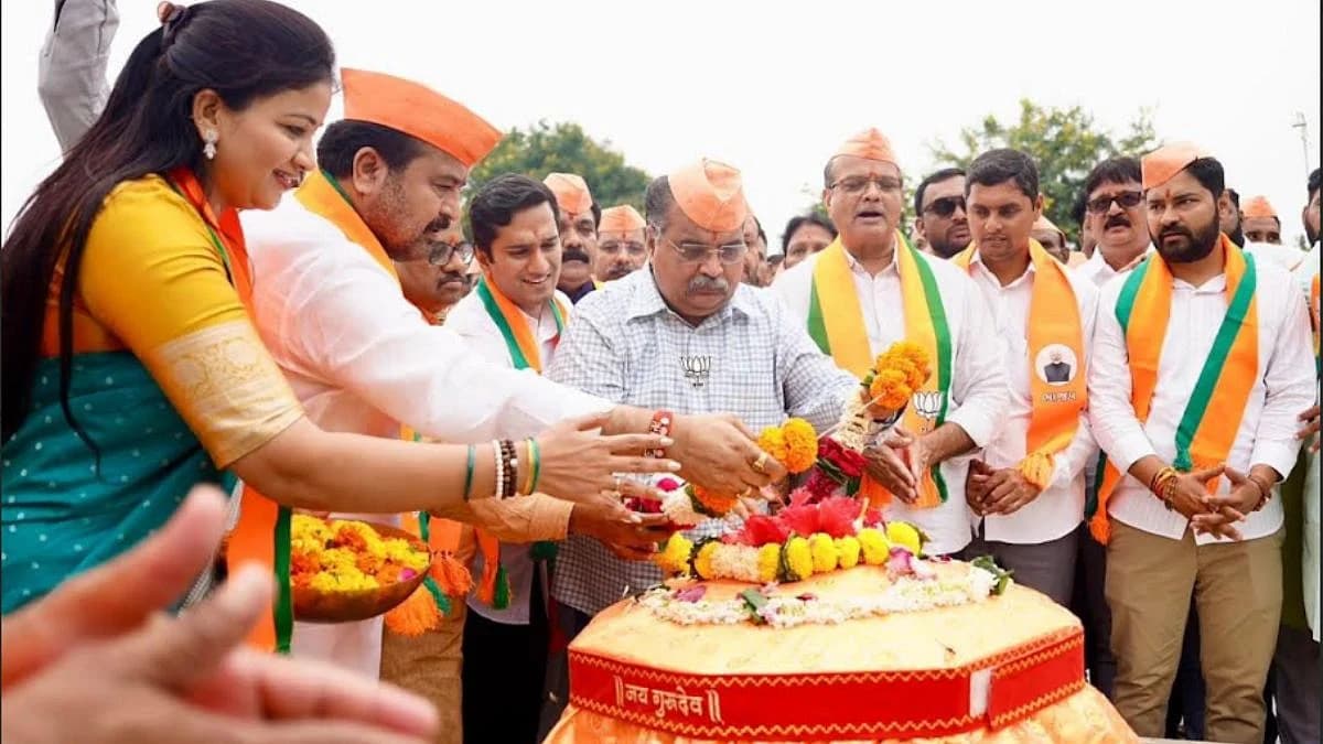 Seva Sankalp Yatra Reaches Mozhari, Pays Tribute to Tukdoji Maharaj's Legacy